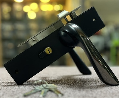 HANDLE DOOR LOCK 345 BK/SBN