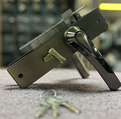 HANDLE DOOR LOCK 330 MAB/SBN